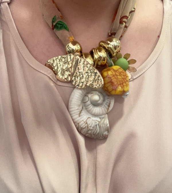 COLLAR AMBAR