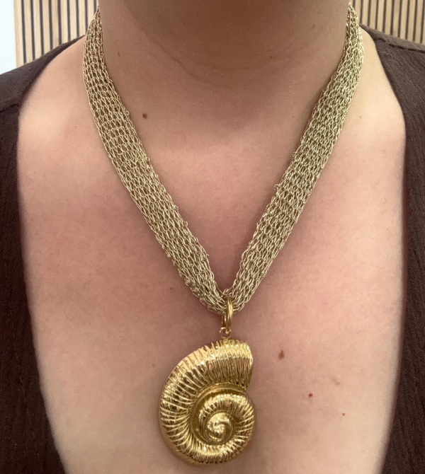 COLLAR CARACOLA DORADA
