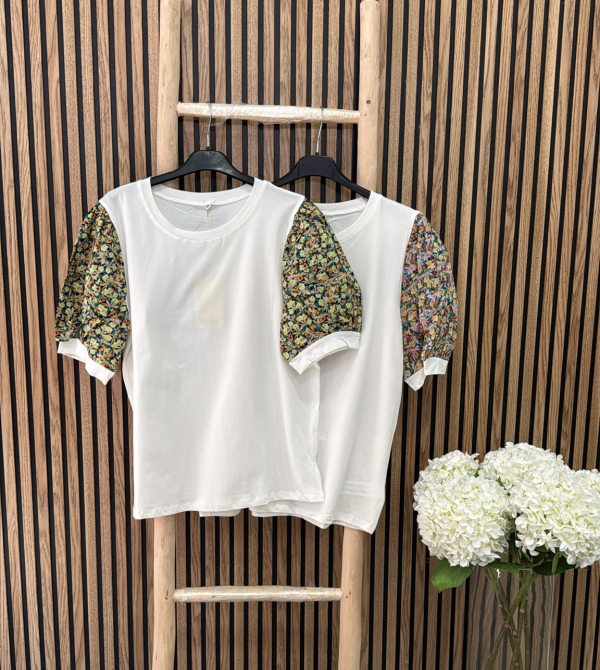 CAMISETA FLORECITAS